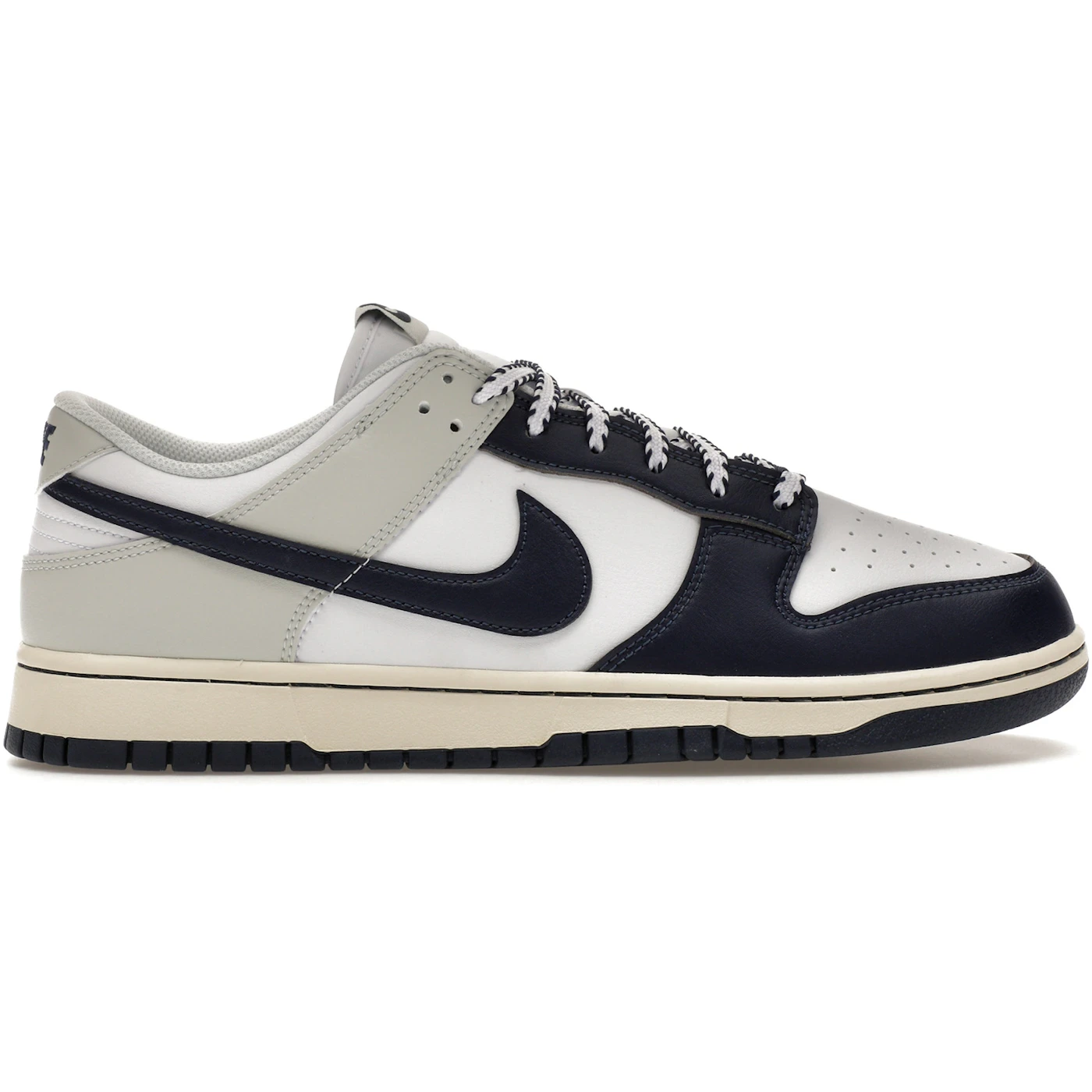 Nike Dunk Low New York Yankees 2 Nike Dunk Low New York Yankees 1