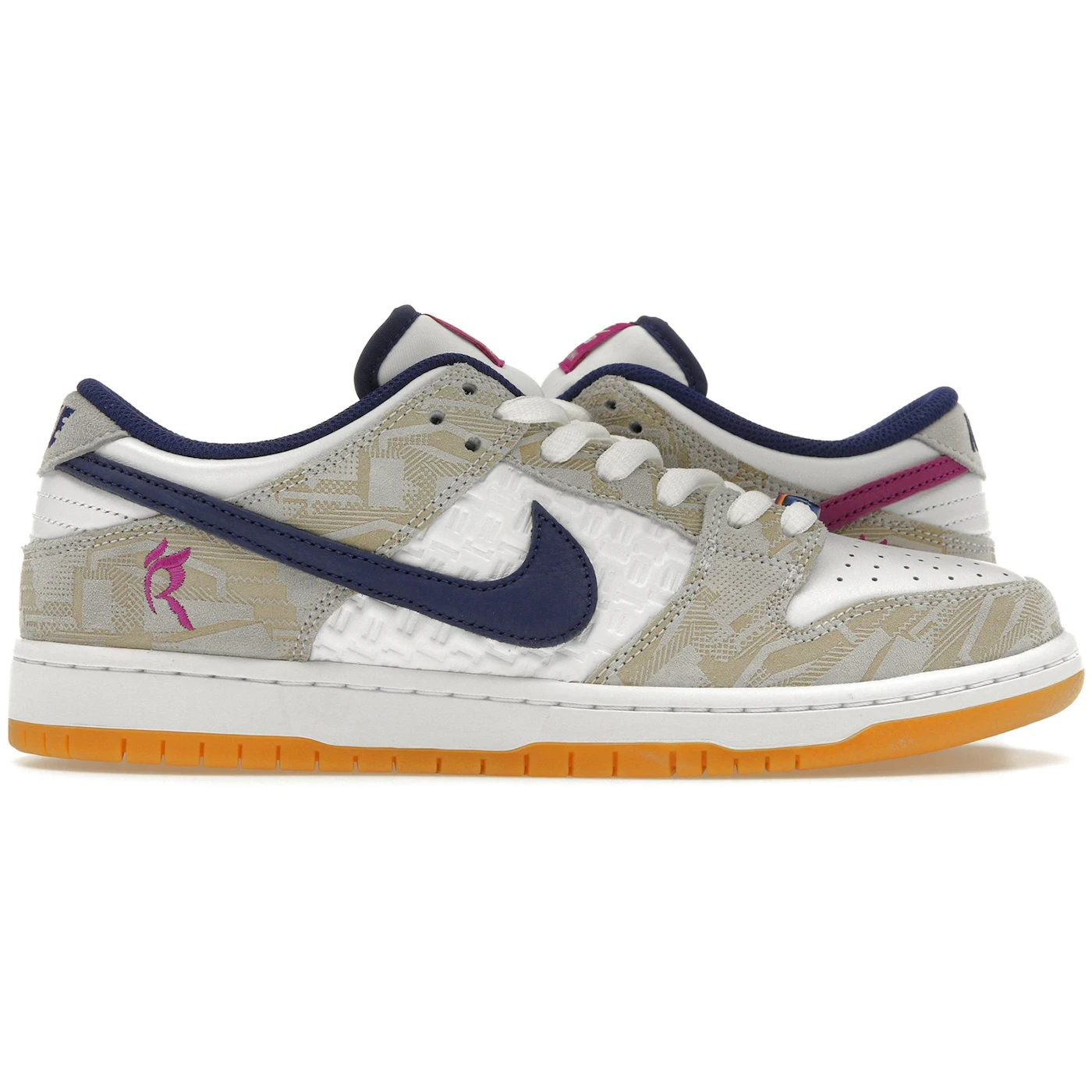 Nike SB Dunk Low Rayssa Leal 2 Nike SB Dunk Low Rayssa Leal 1