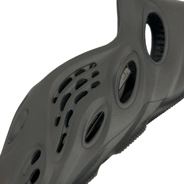 adidas Yeezy Foam RNR Carbon