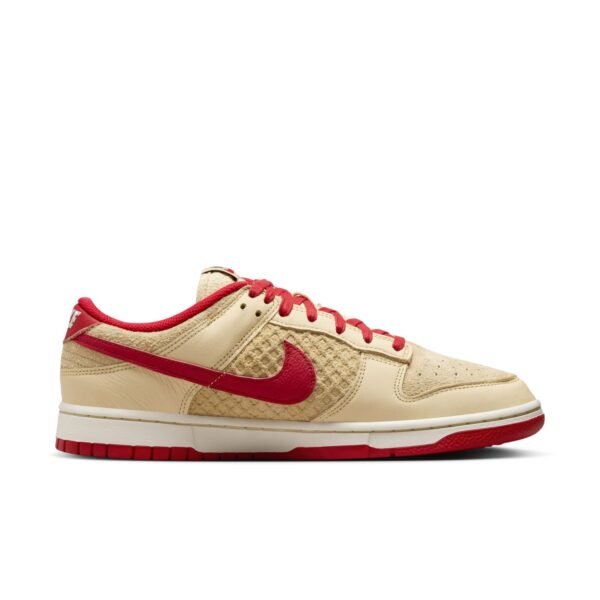 Nike Dunk Low Retro SE Strawberry Waffle