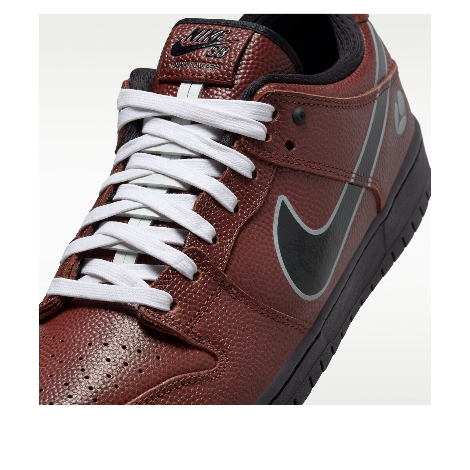 Nike SB Dunk Low Limosine Skateboards 7 Nike SB Dunk Low Limosine Skateboards