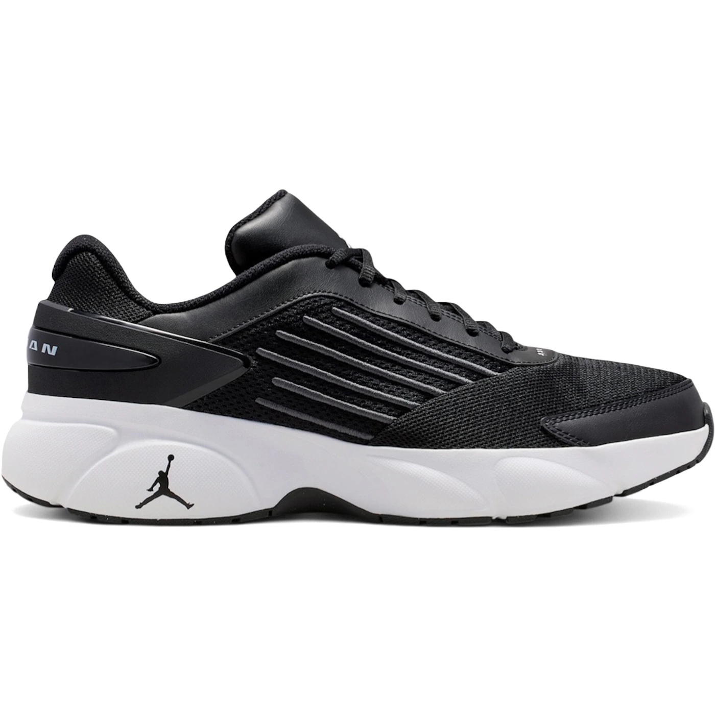 Jordan Trunner Flow Black White 2 Jordan Trunner Flow Black White 3