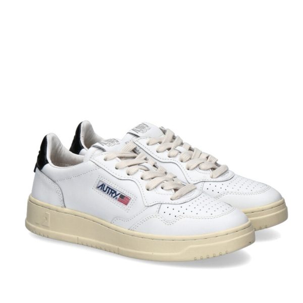 Autry Medalist Leather Low White Black Tab (Womens)