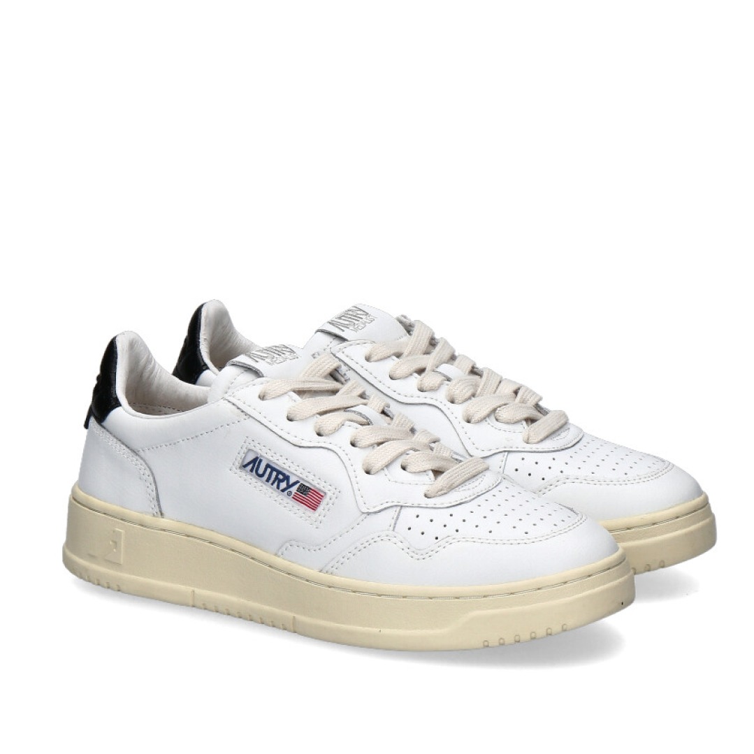 Autry Medalist Leather Low White Black Tab (Womens) 4 Autry Medalist Leather Low White Black Tab (Womens)