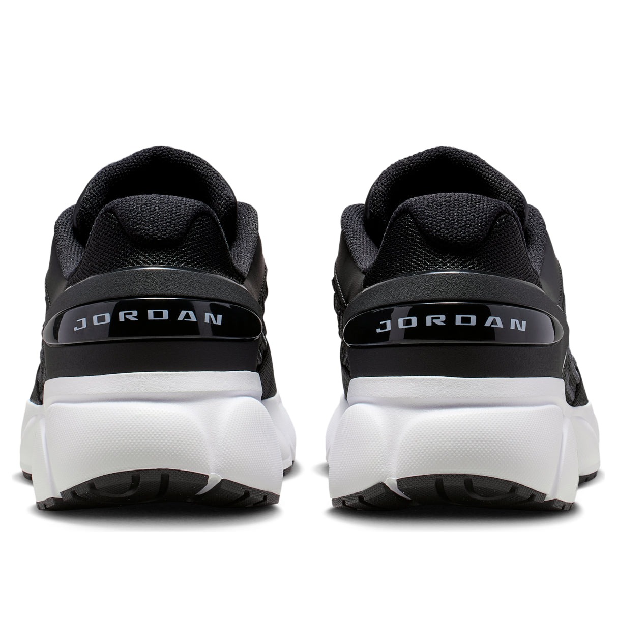 Jordan Trunner Flow Black White 5 Jordan Trunner Flow Black White