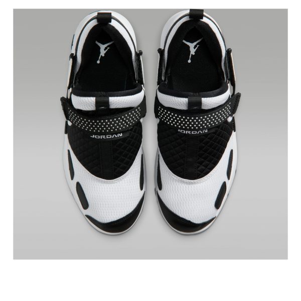 Jordan Trunner LX White Black (Womens)