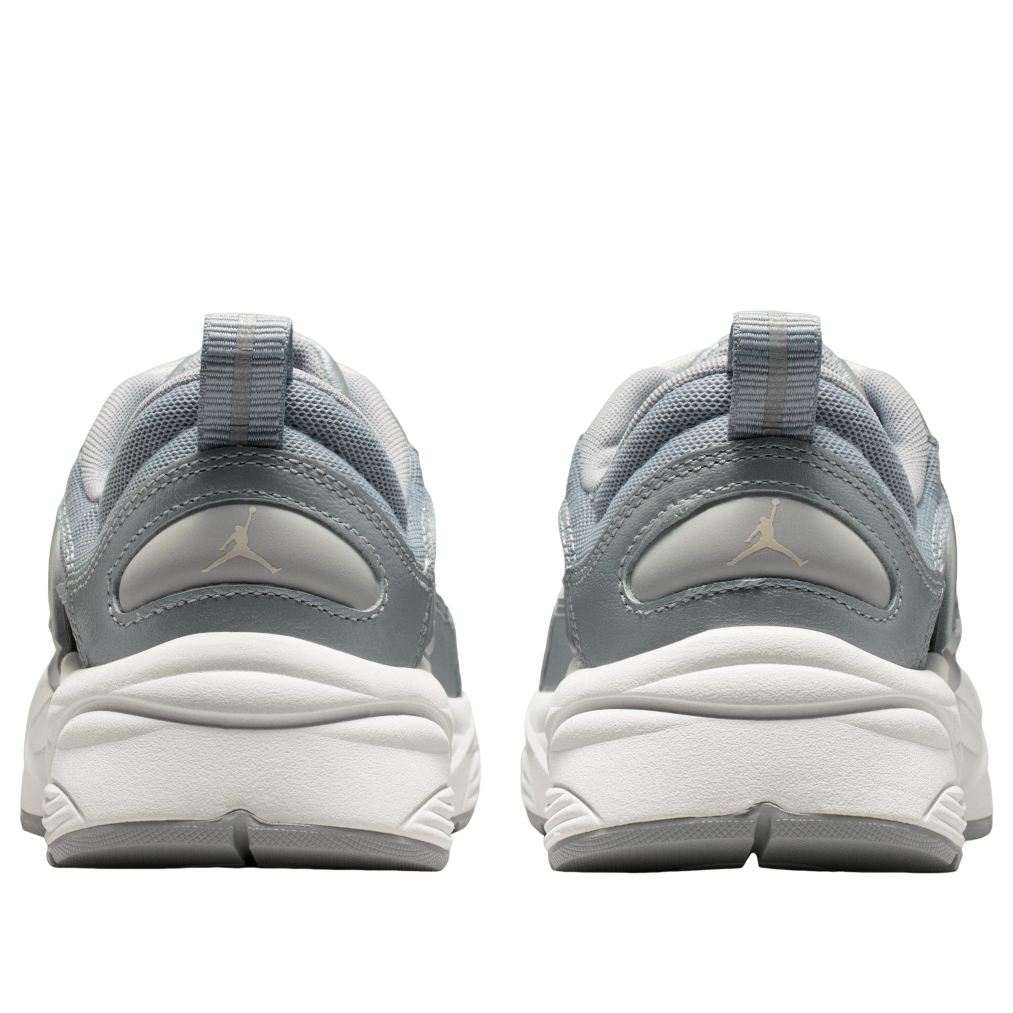 Jordan Trunner O/S Swan Wolf Grey Silver (Womens) 5 Jordan Trunner O/S Swan Wolf Grey Silver (Womens)