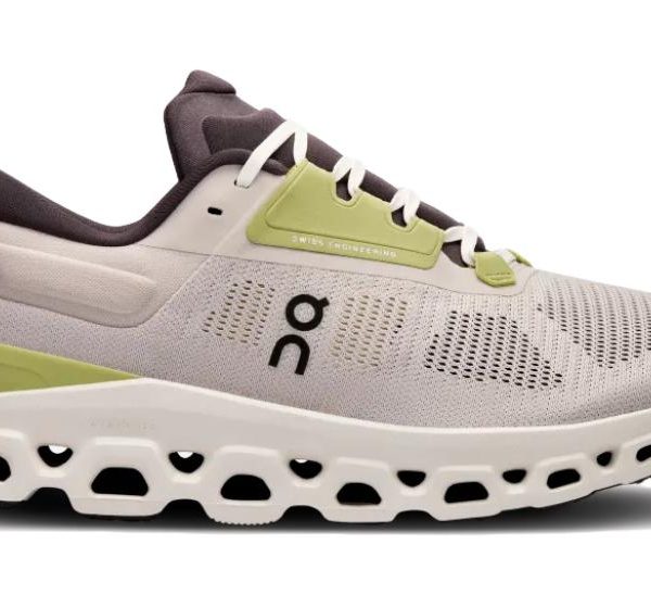 On Running Cloudstratus 3 Pearl Ivory