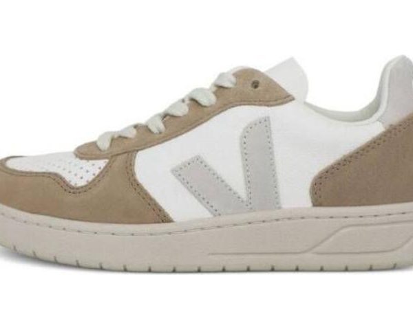 Veja V-10 Extra White Natural Sahara