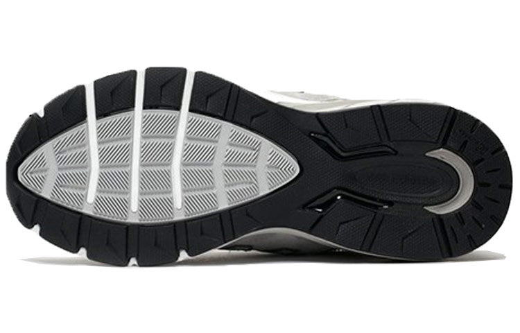New Balance 990v5 Grey (Womens) 7 New Balance 990v5 Grey (Womens)